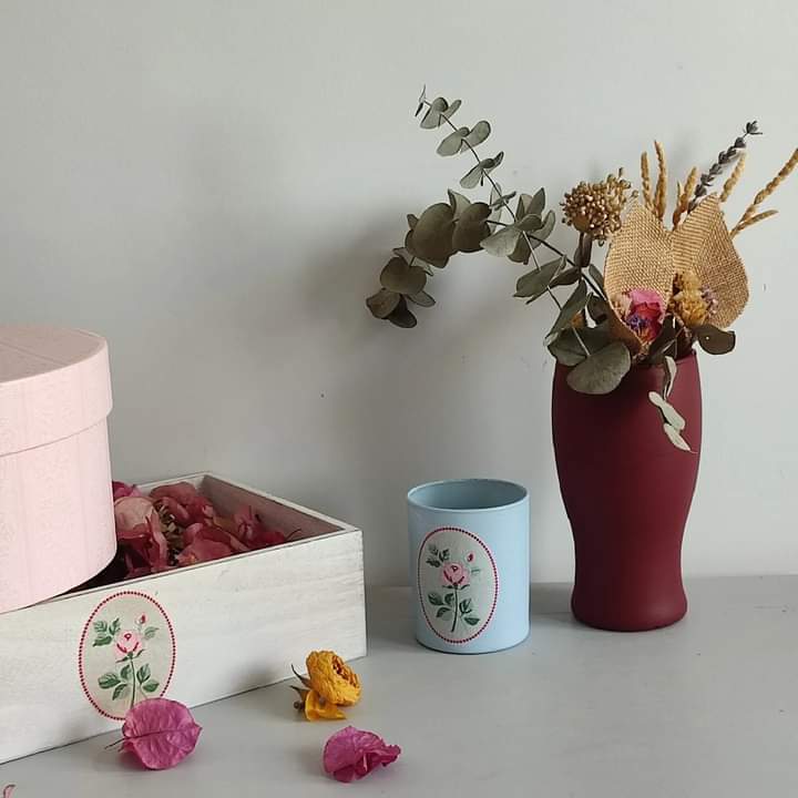Caja decorada a mano